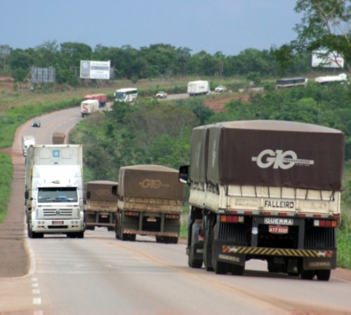Caminhoneiros ameaçam fechar rodovias no Estado