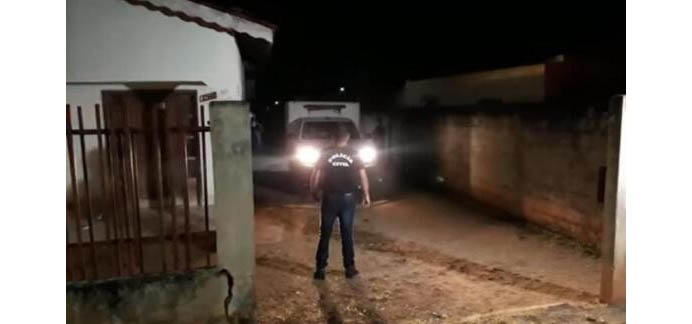 Criminosos matam mulher a tiros pela janela de residência