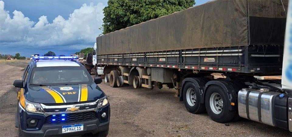 PRF intercepta carreta trafegando sem 14 pneus na BR-364