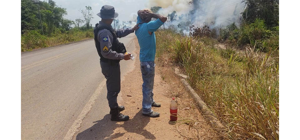 Homem é preso em flagrante ateando fogo em mata