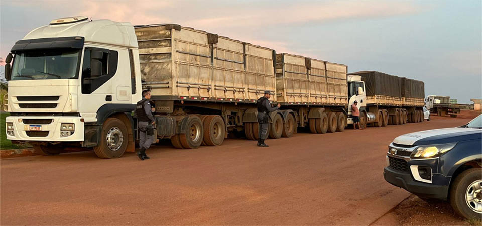 Porto: Motorista com caminhão adulterado foge da Polícia Militar e carreta foi apreendida