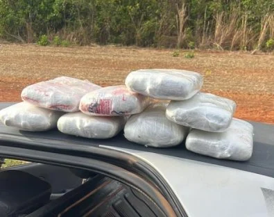 Idoso é preso com 8 quilos de maconha em banco de carro