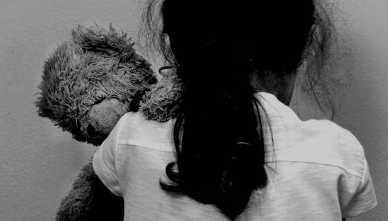 Mãe e padrasto torturam e matam menino de 2 anos para “serem felizes só os dois”