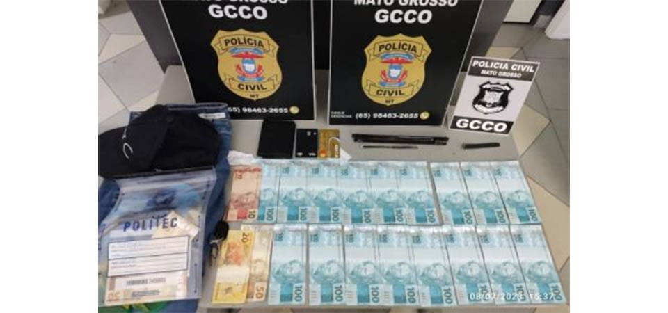 Bandido insere dispositivo em terminais bancários para reter cédulas de dinheiro