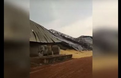 Temporal derruba armazém com 70 toneladas de milho