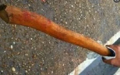 Após passar mão em criança, idoso leva surra da mãe