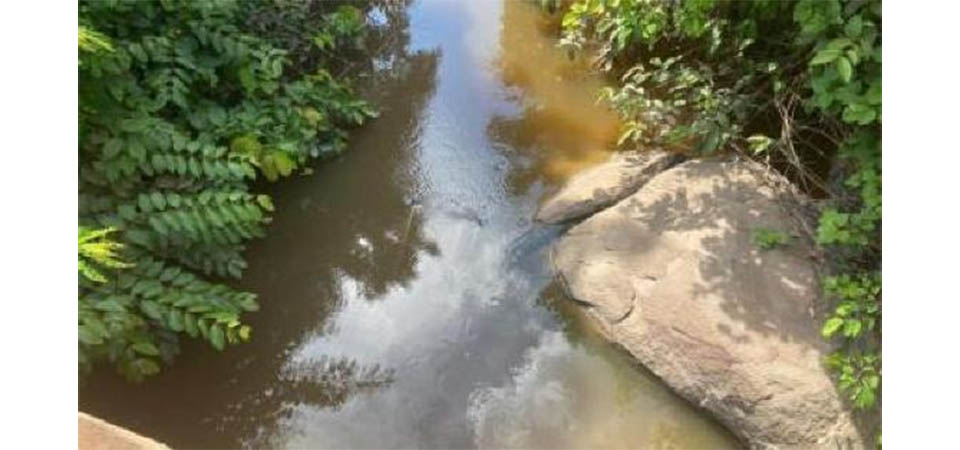 Alunas matam aula para tomar banho em córrego e menina morre afogada