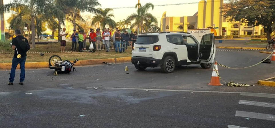 Jovem morre em colisão entre carro e moto