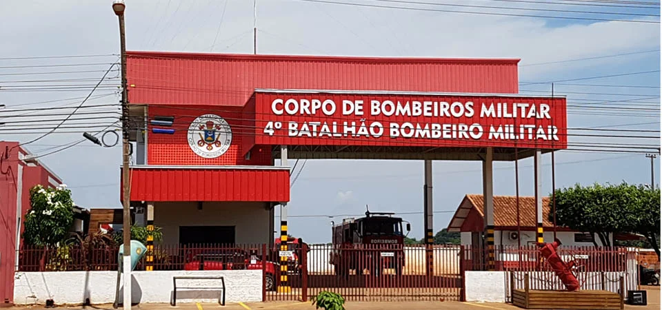 Bombeiro salva bebê engasgado com leite
