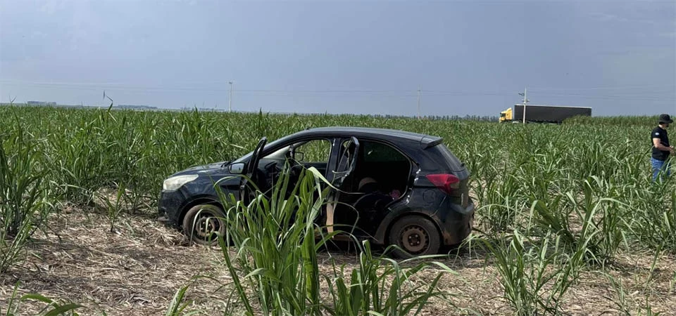 Corpo é encontrado dentro de veículo com ferimento na cabeça possivelmente de arma de fogo