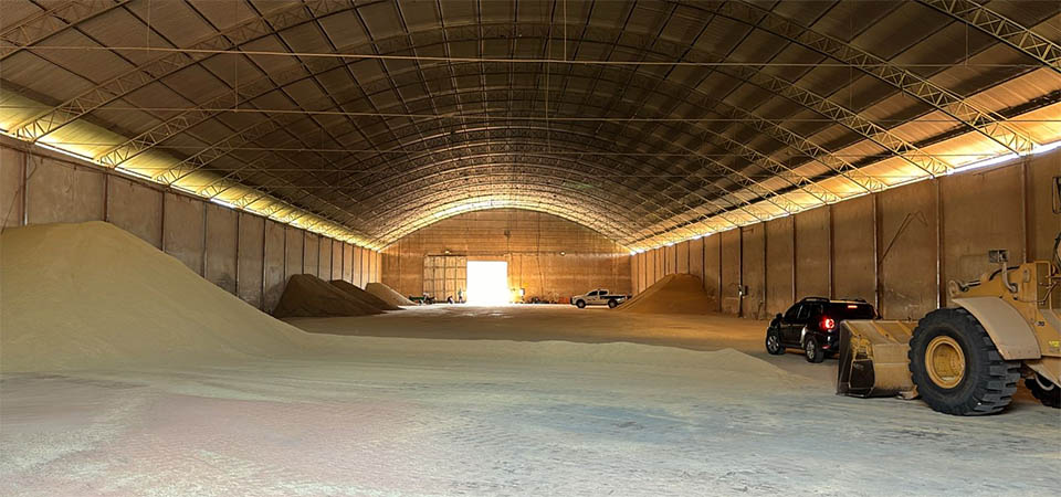 Grupo criminoso é preso em flagrante adulterando carga de 50 t de farelo de soja