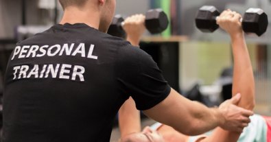 Personal é preso por estuprar aluna de 12 anos em academia