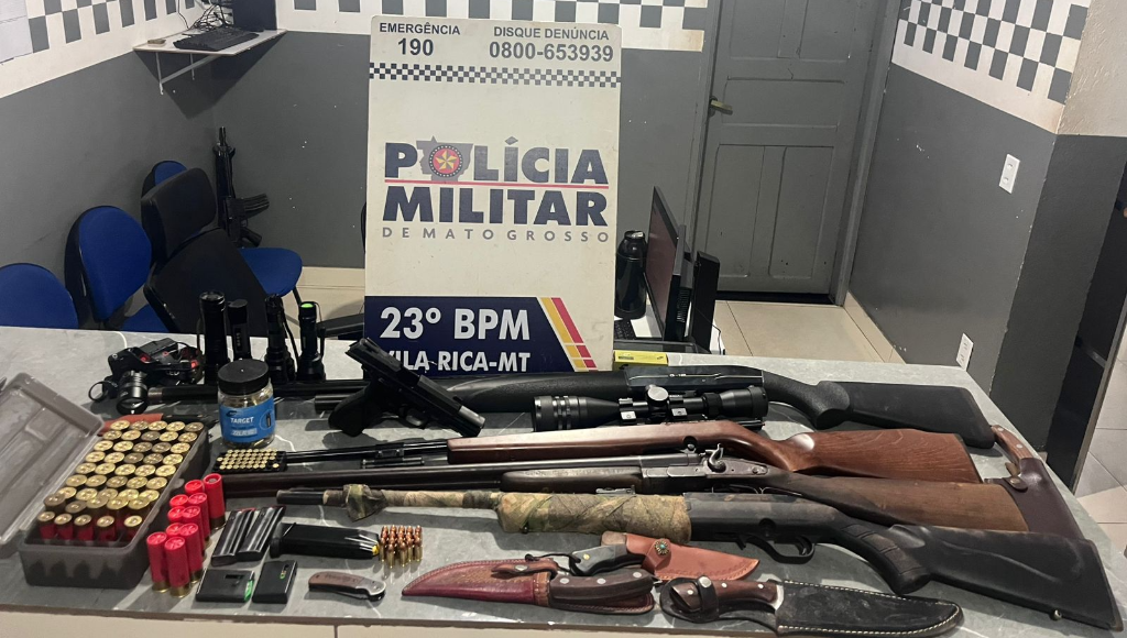 Polícia Militar prende dois homens e apreende cinco armas de fogo
