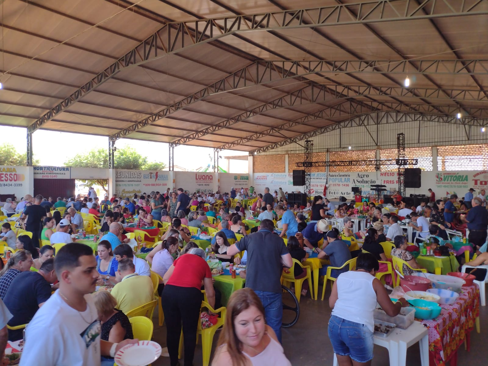 Itanhangá: Almoço no Clube Dos Idosos reuniu grande quantidade de pessoas. Fotos e vídeo