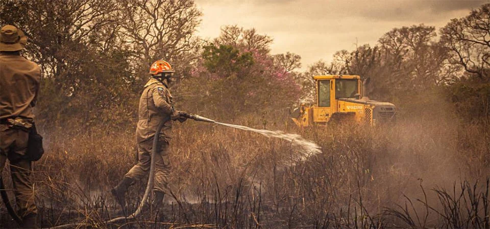 Parceria vai viabilizar uso de maquinário pesado na prevenção e combate a incêndios florestais em MT