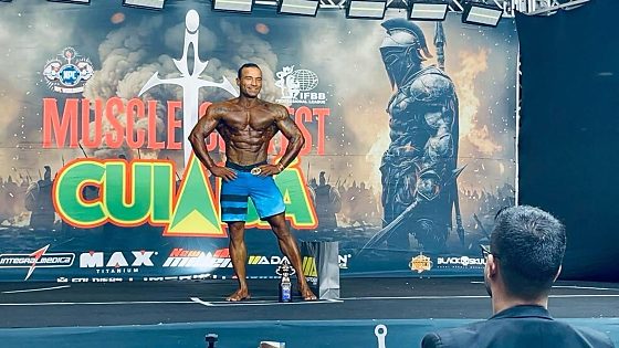 Durante o dia, mecânico na lavoura; à noite, campeão de fisioculturismo