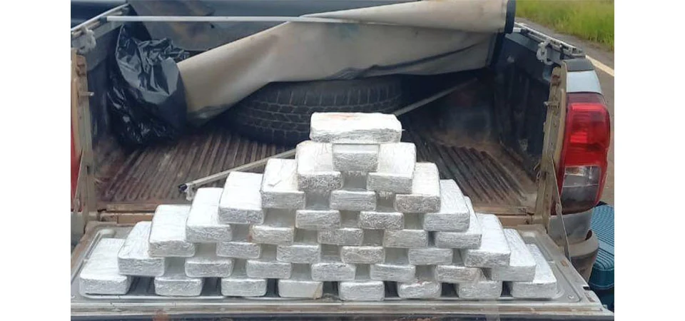 Patrulha Rural da PM prende três suspeitos com 39 quilos de pasta base de cocaína