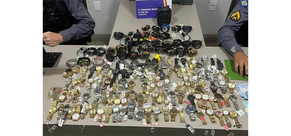 Polícia Militar prende homem e recupera 148 relógios furtados de ótica
