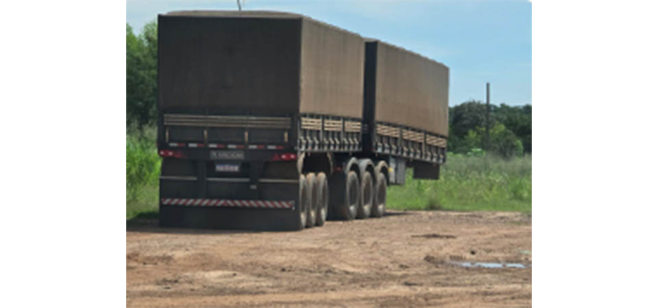 Quadrilha que roubou carreta com carga de farelo de soja na BR-070 é presa em flagrante
