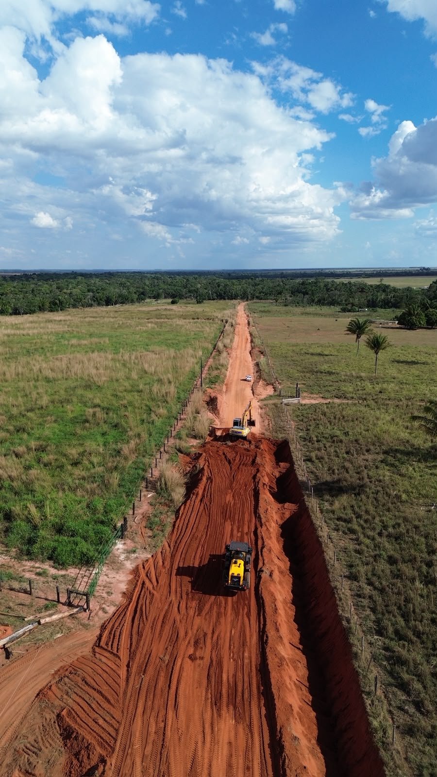 Itanhangá: Prefeitura Conclui Recuperação da Estrada Vicinal 15 com Serviços de Levantamento e Cascalhamento