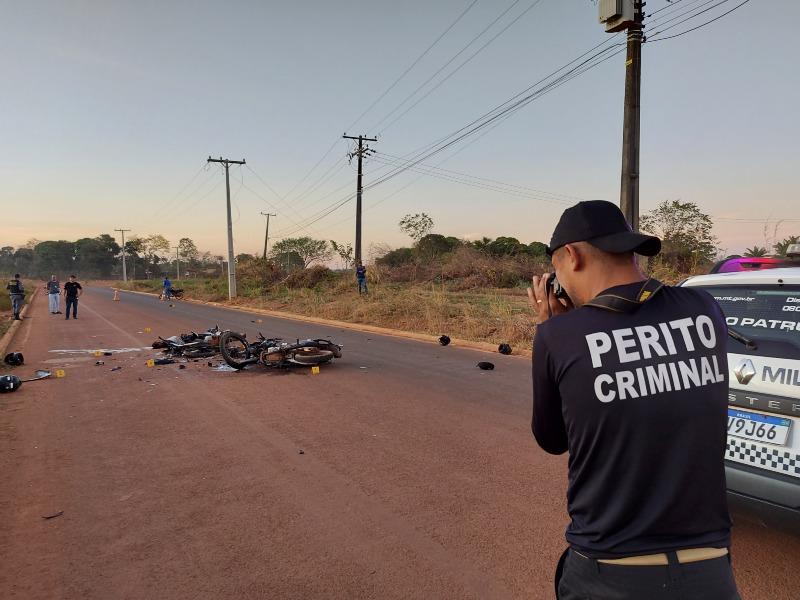 Jovem morre e outros três ficam gravemente feridos em batida de duas motos