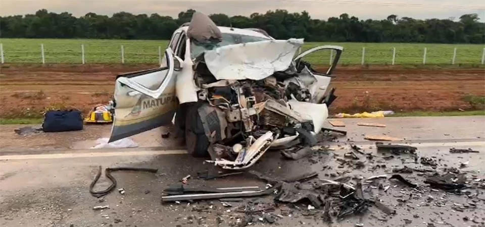 Ultrapassagem mal sucedida provoca acidente fatal e interdita BR-163