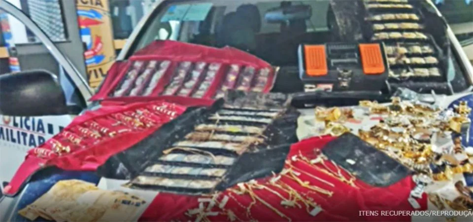 Mulheres presas pela Polícia Militar confessaram participação em roubo de joias