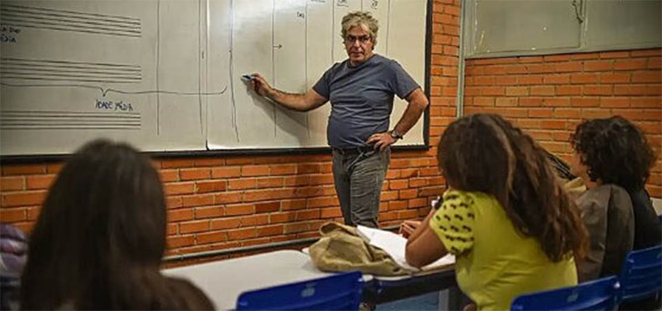 Oito em cada dez professores já pensaram em desistir da carreira