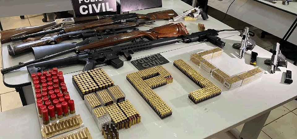 DERF apreende armas e munições durante cumprimento de mandado de busca em apreensão