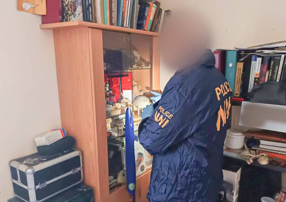 Canibal que colecionava corpos de cemitérios é preso