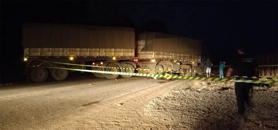 Jovem de 15 anos invade preferencial; bate em carro e morre