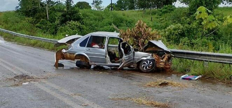 Mulher morre e dois ficam feridos em grave acidente