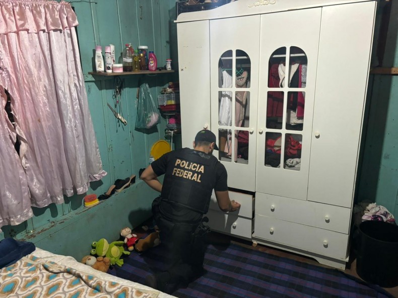 Tia é presa por explorar sobrinhas em gravações de pornografia infantil