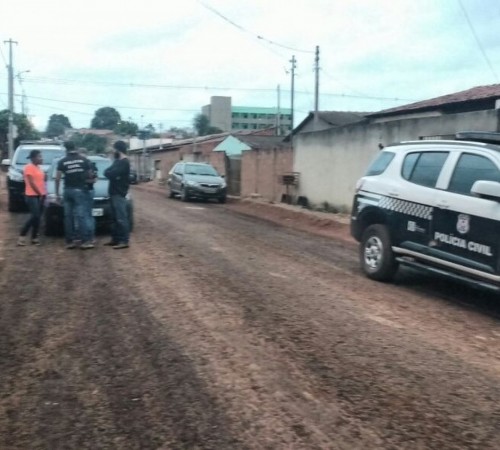 Carros roubados por quadrilha eram trocados por drogas, armas e munições, diz polícia