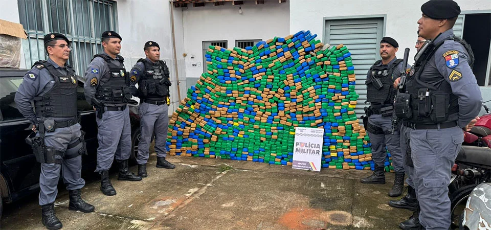 Caminhoneiro fura bloqueio e Polícia Militar apreende mais de 1,1 tonelada de maconha