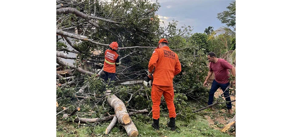 Corpo de Bombeiros orienta sobre cuidados essenciais durante as chuvas da temporada
