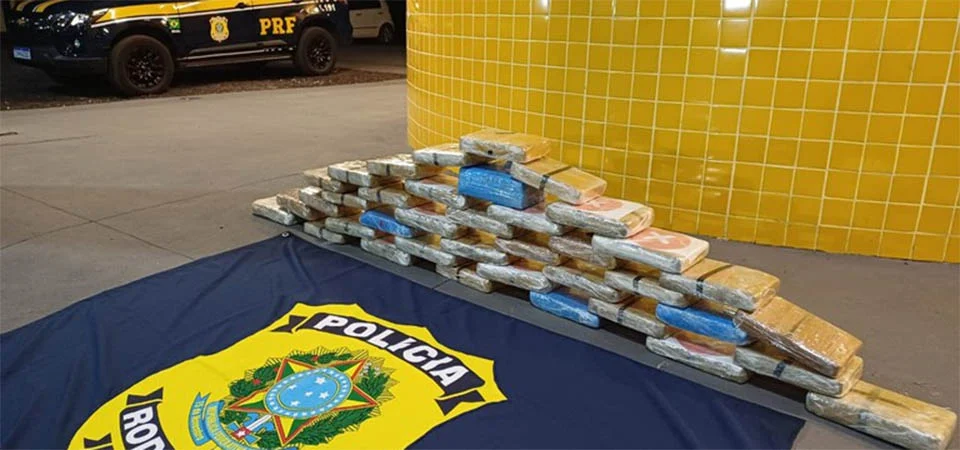 PRF apreende mais de 41 kg de maconha e prende casal