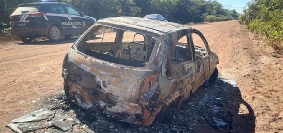 Polícia encontra corpo carbonizado dentro de carro