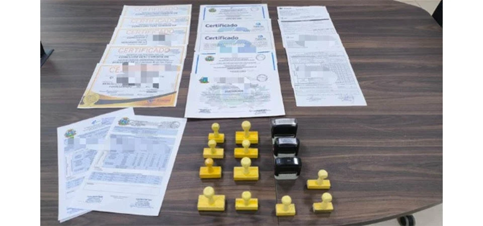 Polícia Civil realiza operação contra venda de diplomas falsos