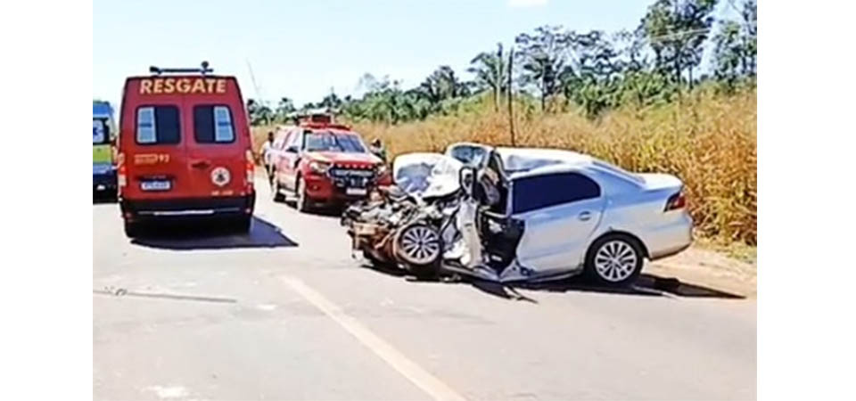 Acidente grave deixa uma pessoa morta e gestante gravemente ferida na BR-163
