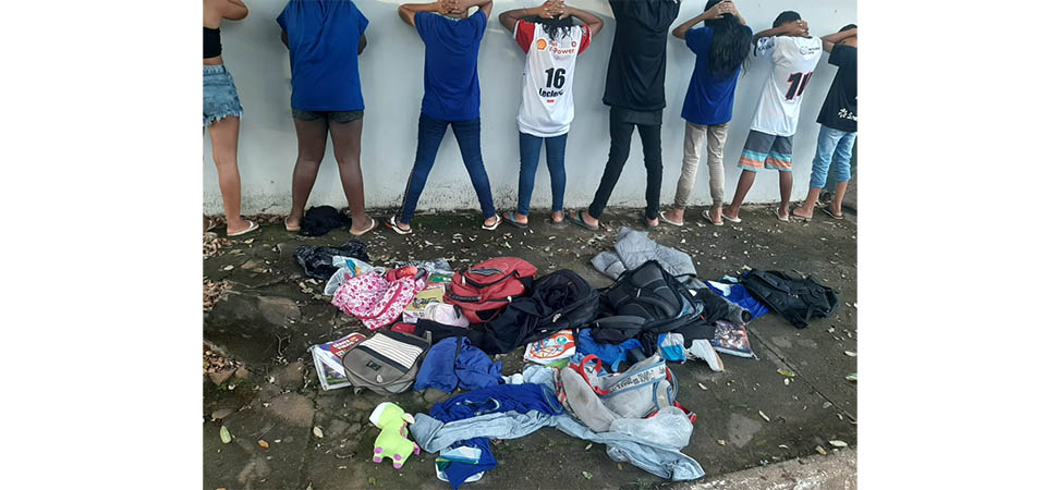 Adolescentes são apreendidos após “arrastão” de furtos em lojas