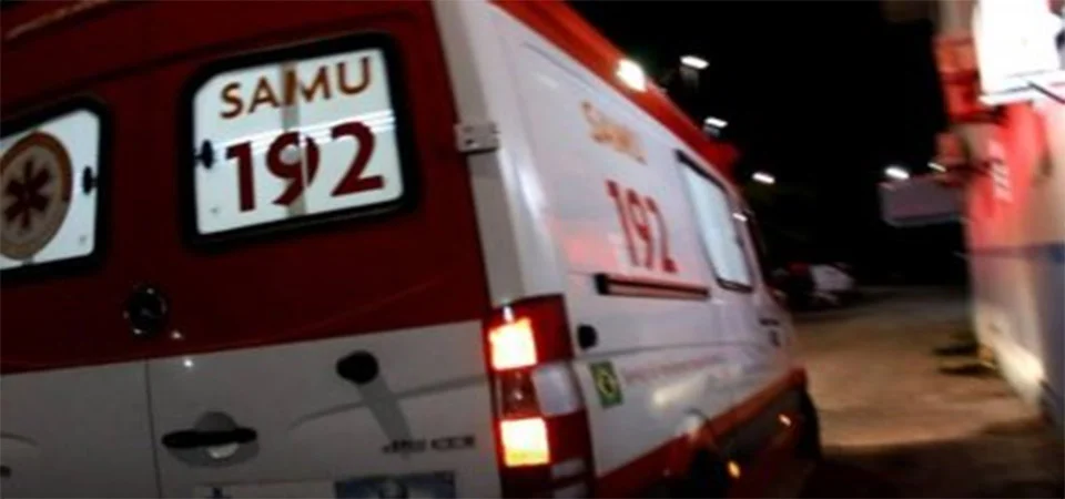 Caminhonete invade preferencial e mata criança de 3 anos em moto