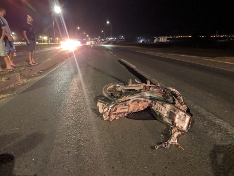 Motociclista anda na contramão e morre após violenta colisão na BR-163