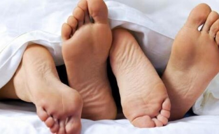 Jornalista faz sexo com entrevistado durante reportagem sobre casa de swing