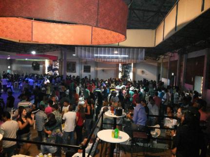 Confusão em casa noturna termina com dois mortos