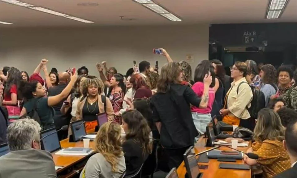 Câmara Federal aprova PEC que estabelece direito à vida desde a concepção e proíbe ab0rto no Brasil