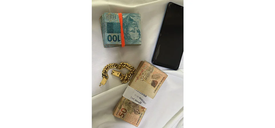Itanhangá: Polícia militar apreende veículo com busca e apreensão e grande quantidade de dinheiro
