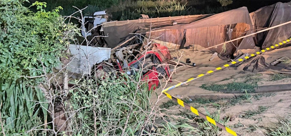 Dois caminhoneiros morrem em colisão entre carretas na BR-364