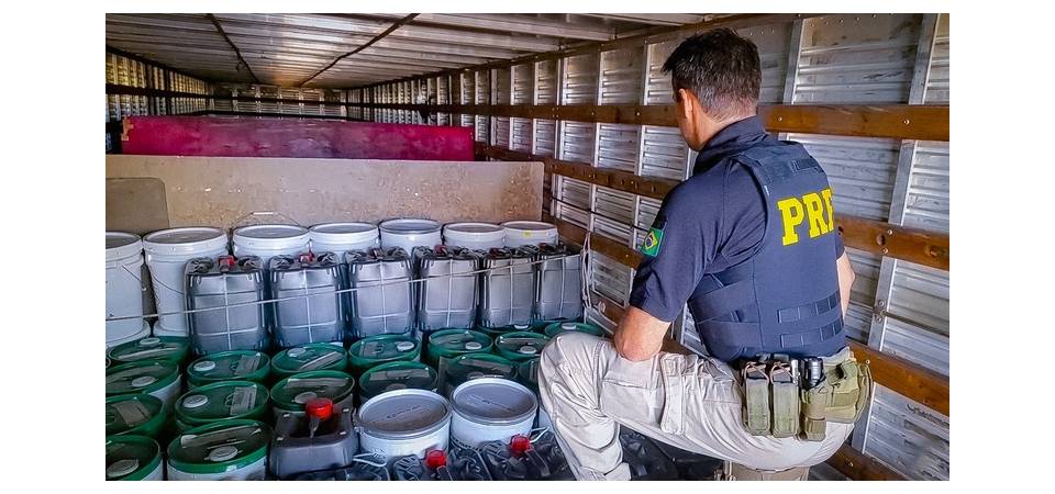 PRF apreende carga de óleo lubrificante avaliada em R$ 470 mil na BR-364