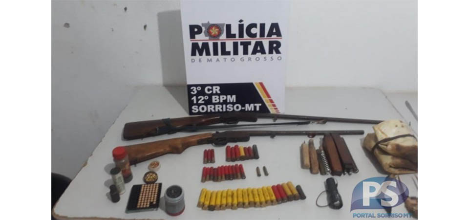 PM prende homem e apreende armas após grupo invadir chácara